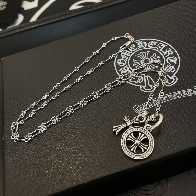 Ch*0me He**ts necklaces